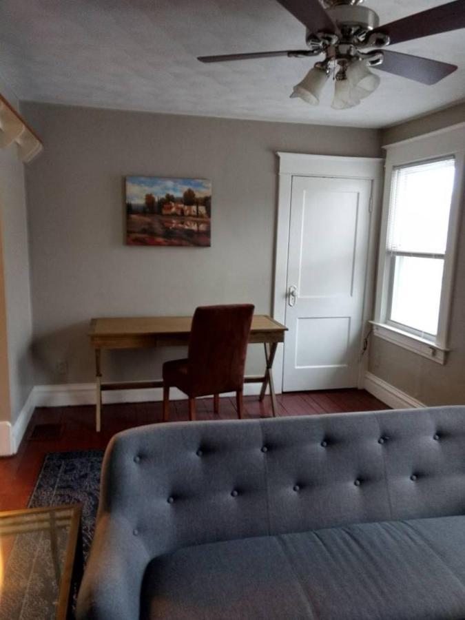 E Michigan Walk Up Furnished 1 Bedroom Apt Lansing Exterior foto